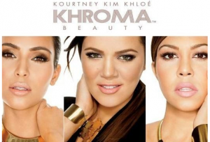 Publicité pour la marque Khroma des soeurs Kardashian