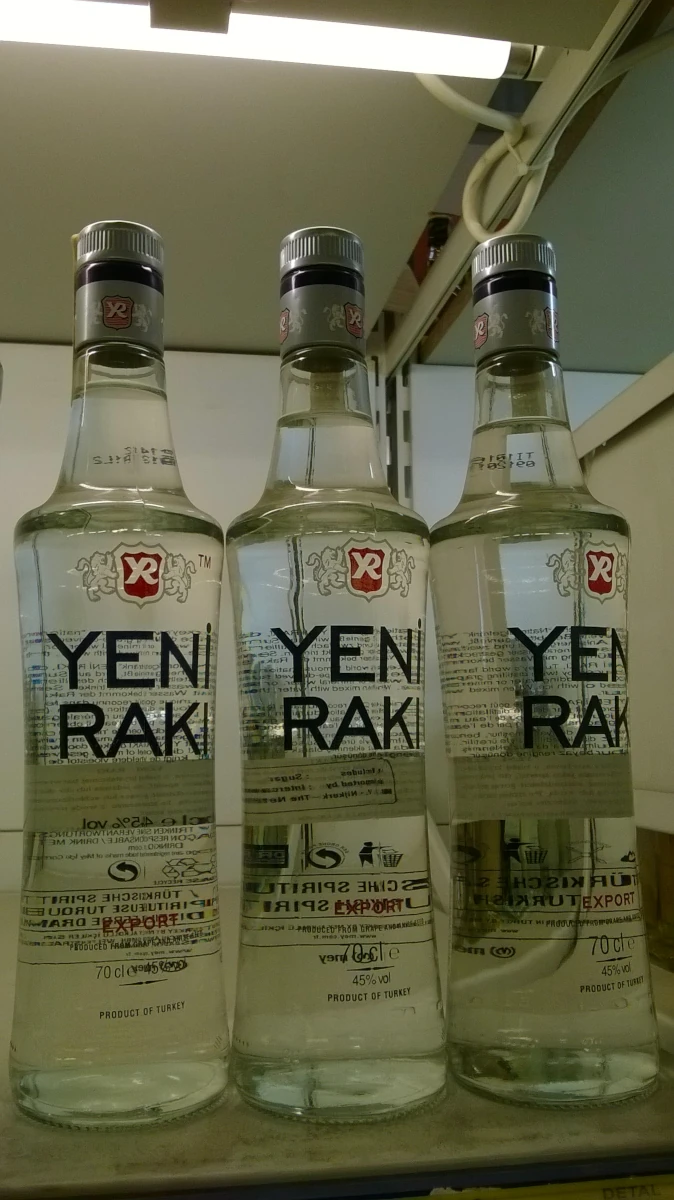 Bouteilles de Raki