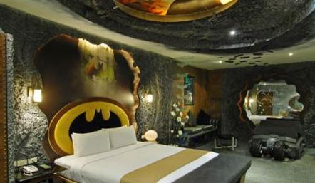 chambre-hotel-originale-batman