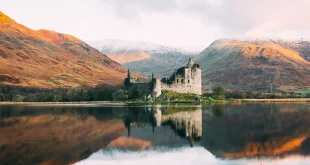 Chateau au bord d'un lac en Ecosse