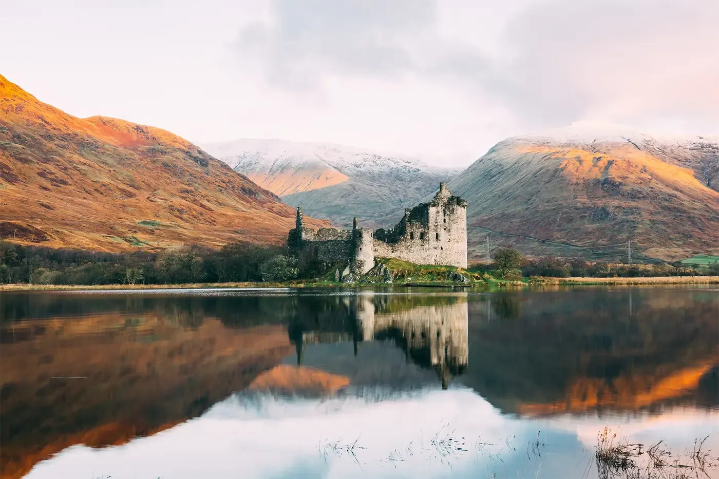 Chateau au bord d'un lac en Ecosse